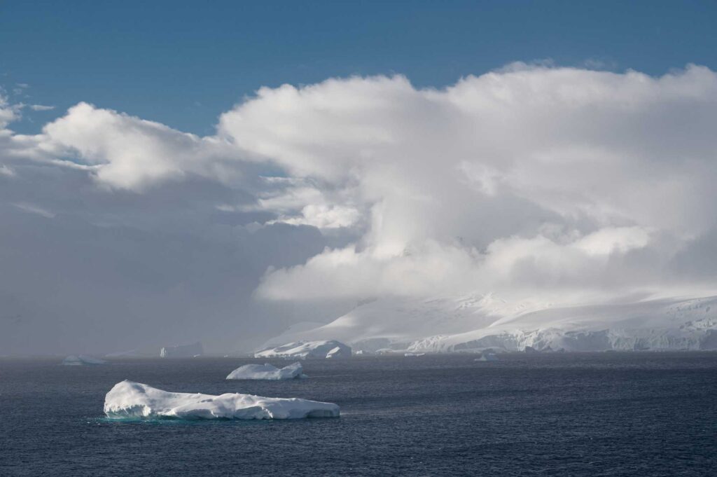 Antarctica is the biggest desert in the world. It's a vast, treeless land of rock, ice and glacier, but that doesn't mean it's not without it's beauty.